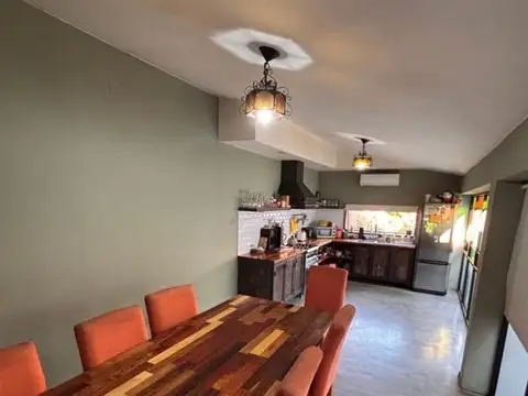 Casa 4 ambientes con 2 baños