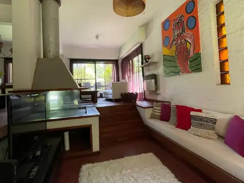 Casa en Alquiler con 1 cochera