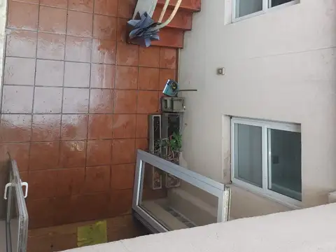 PH 2 AMBIENTES RECICLADO AL MEDIO CON PATIO Y TERRAZA PROPIA  PROXIMO A LA ESTACION Y A PANAMERICANA