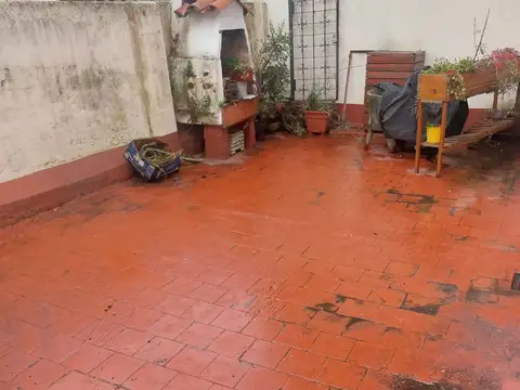 PH 2 AMBIENTES RECICLADO AL MEDIO CON PATIO Y TERRAZA PROPIA  PROXIMO A LA ESTACION Y A PANAMERICANA