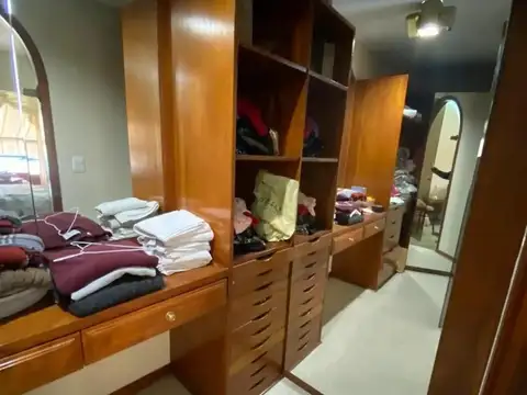 Casa 5 ambientes con 5 baños