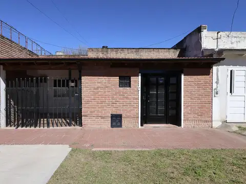 Venta Casa dos dormitorios en Zona Sur - Apta Crédito