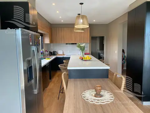 Casa 4 ambientes con 3 baños