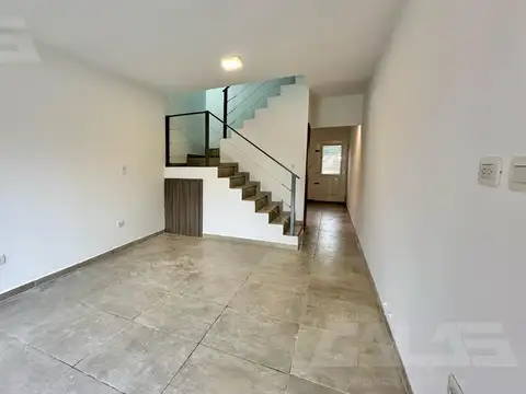 Depto Tipo Casa en Venta de 3 ambientes