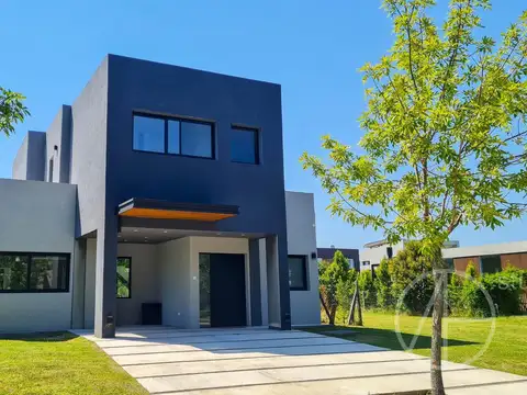 Casa en venta de 4 ambientes con pileta en Araucarias Puertos Escobar