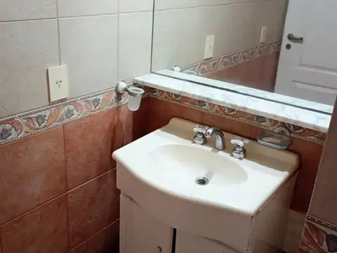 ALQUILER Excelente PH 3 Amb. con Patio en Martínez
