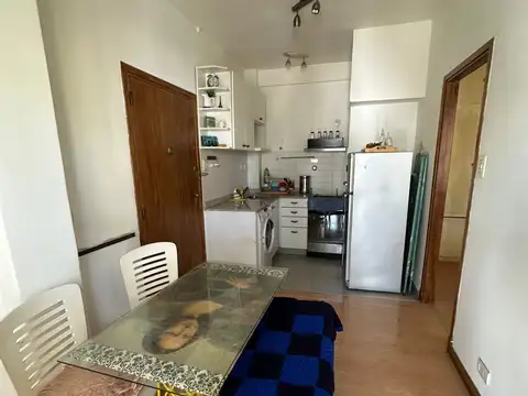 EXCELENTE DEPARTAMENTO 2 AMBIENTES, BALCÓN FRANCÉS, MUY LUMINOSO.