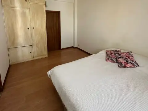 EXCELENTE DEPARTAMENTO 2 AMBIENTES, BALCÓN FRANCÉS, MUY LUMINOSO.