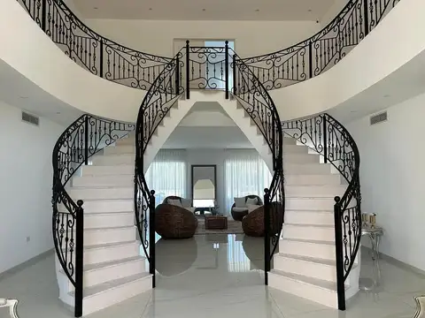 Casa 10 ambientes con 7 baños