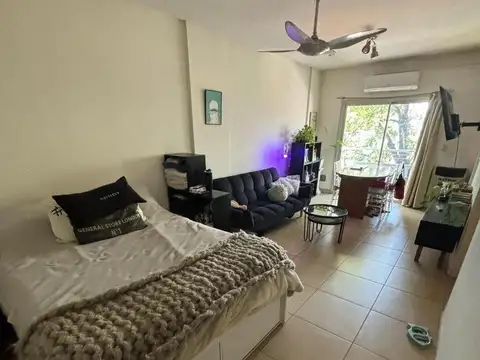 Departamento 1 ambiente contra frente en muy buen estado con posibilidad de cochera.