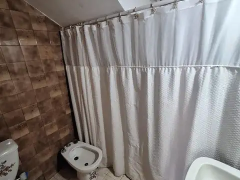 Venta Chalet Quilmes O. 4 amb c/ quincho y gge.