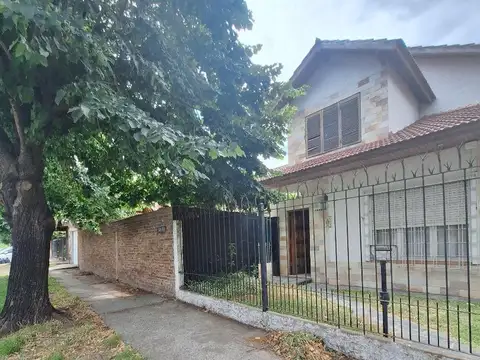 Venta Chalet Quilmes O. 4 amb c/ quincho y gge.