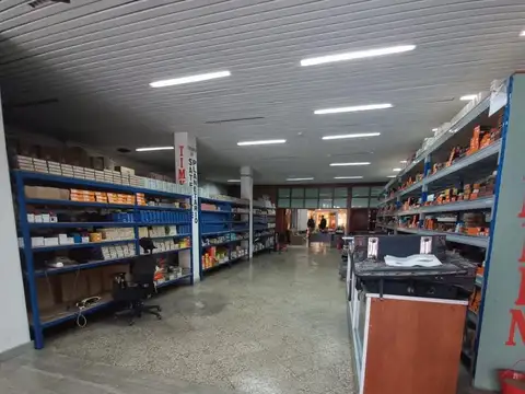 Alquiler Local de 427 m2 en San Martin al 2000