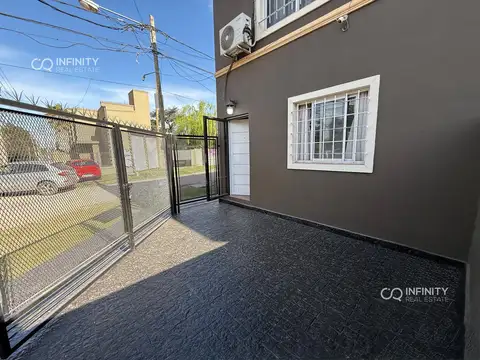 VENTA DUPLEX TIPO PH EN ESQUINA - 3 AMB -APTO CREDITO- SIN EXPENSAS - DOS PATIOS - COCHERA
