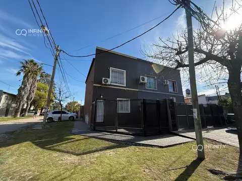 VENTA DUPLEX TIPO PH EN ESQUINA - 3 AMB -APTO CREDITO- SIN EXPENSAS - DOS PATIOS - COCHERA