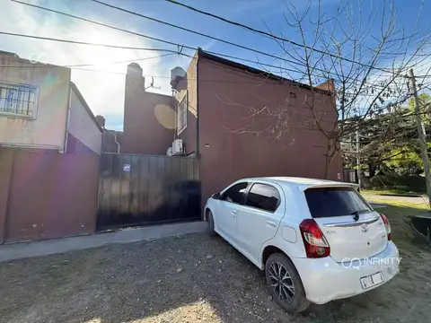 VENTA DUPLEX TIPO PH EN ESQUINA - 3 AMB -APTO CREDITO- SIN EXPENSAS - DOS PATIOS - COCHERA