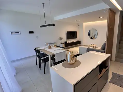 Casa 4 ambientes con 3 baños