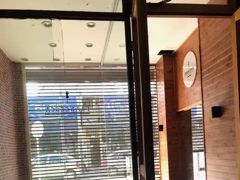 lquiler  LOCAL EN PLENO FOCO COMERCIAL CASEROS CENTRO