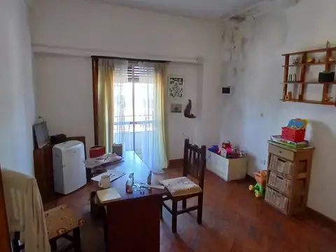 CASA CON GALPON Y COCHERA-