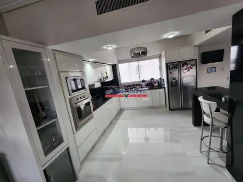 Departamento en Venta con 2 cocheras