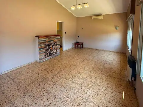 Casa 4 ambientes con 3 baños