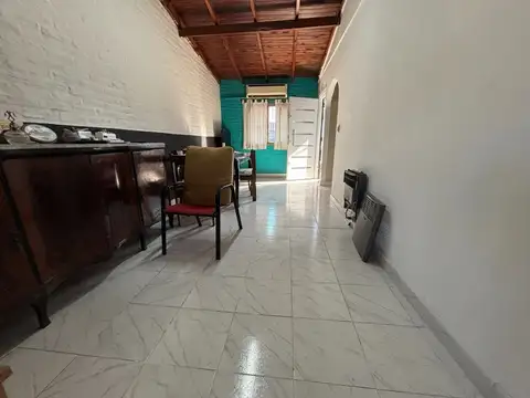 VENTA CASA 4 AMBIENTES MORENO