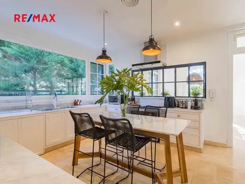 Casa 6 ambientes con 4 baños