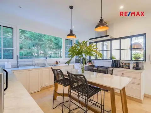 Venta Casa Cabos del Lago 7 ambientes al agua