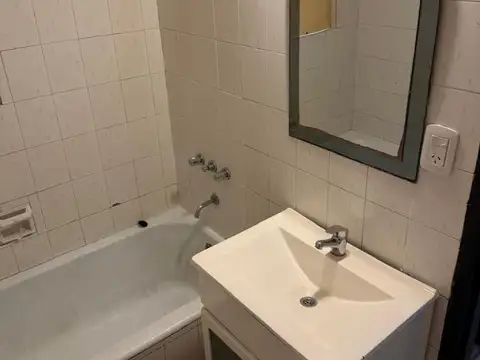 Av. Olivera 68 , Piso PB