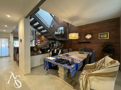Casa 6 ambientes con 3 baños