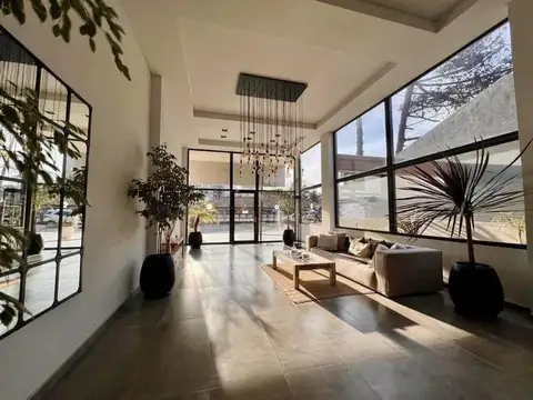 Renata e/ Avenida Arquitecto Jorge Bunge y Avenida De las Artes