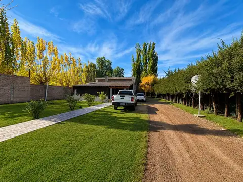 Casa categoria 1100mt 3 dorm/3 bañ pileta Lunlunta