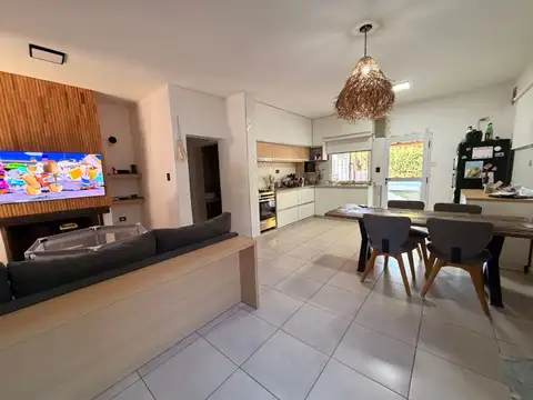 Casa categoria 1100mt 3 dorm/3 bañ pileta Lunlunta