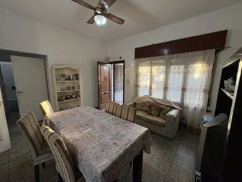 Casa 5 ambientes con 1 baño