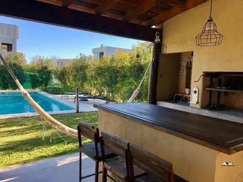Casa en Venta en Los Tacos, USD 480.000