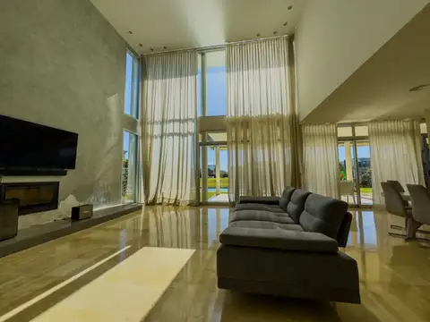 Casa 6 ambientes con 3 baños