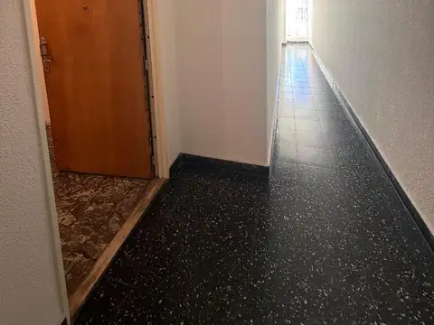 Departamento 2 amb, c/frente, lavadero independiente, bajas expensas, mts foco comercial villa del parque y plaza Aristobulo del valle