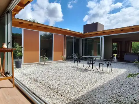 Casa 7 ambientes con 4 baños
