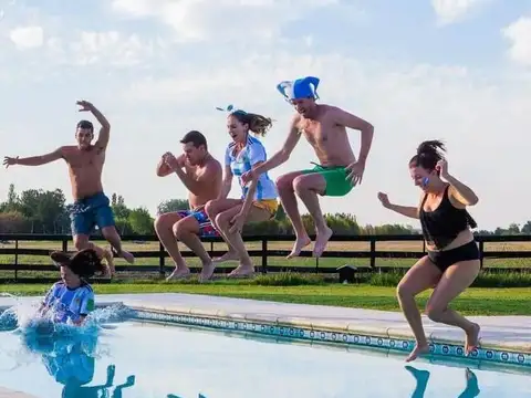 Campo en Venta de 14,3 Ha. 3 casas, 2 piletas, Caballerizas. Corrales. Exaltación de la Cruz.