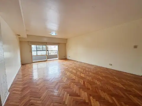 Alquiler departamento semipiso de 3 dormitorios con cochera. Centro Rosario.