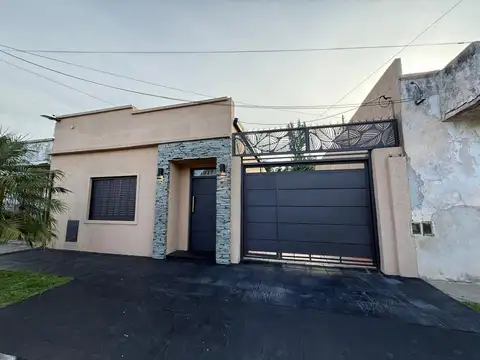 VENTA DE CASA DE 4 AMBIENTES EN BERAZATEGUI
