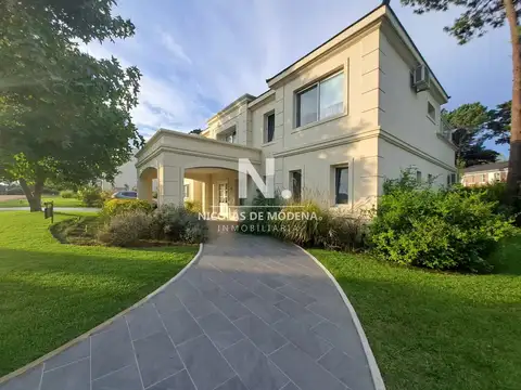 Boulevard Park: Casa de 4 Dormitorios con Piscina en Venta en Exclusivo Barrio Cerrado