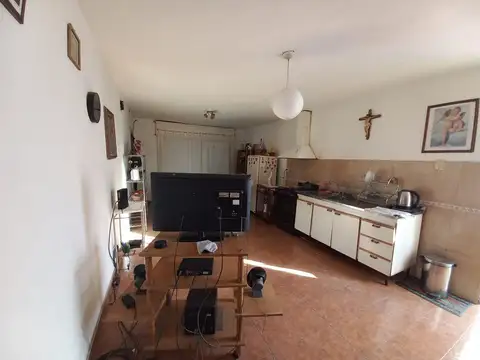 Casa 5 ambientes con 1 baño