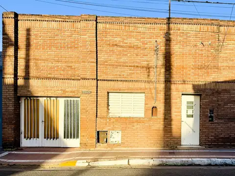 VENTA CASA ALBERDI 5 DORM CON GALPON
