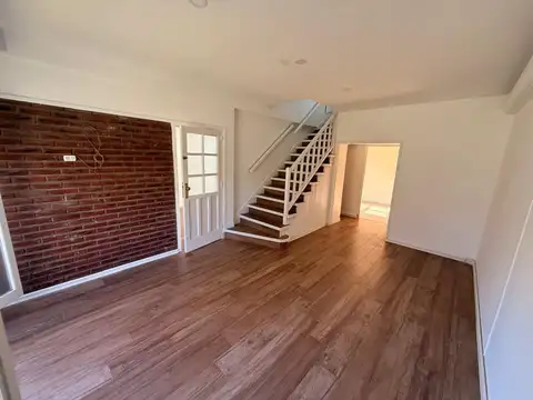 Casa en Alquiler con 1 cochera