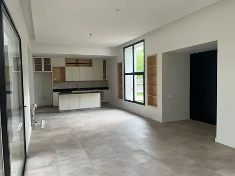 Casa 5 ambientes con 2 baños