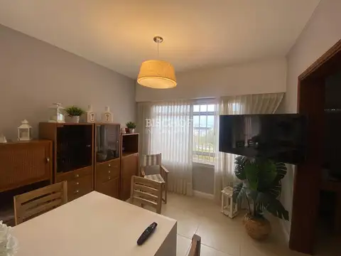 EXCELENTE DEPARTAMENTO DE 4 AMBIENTES FRENTE AL MAR CON COCHERA