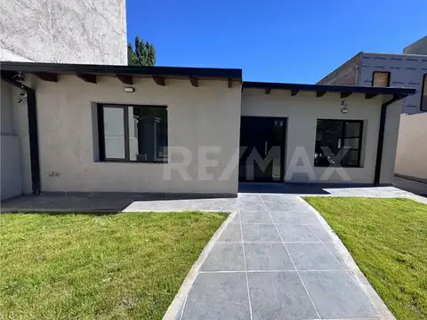 Casa 4 ambientes con 2 baños