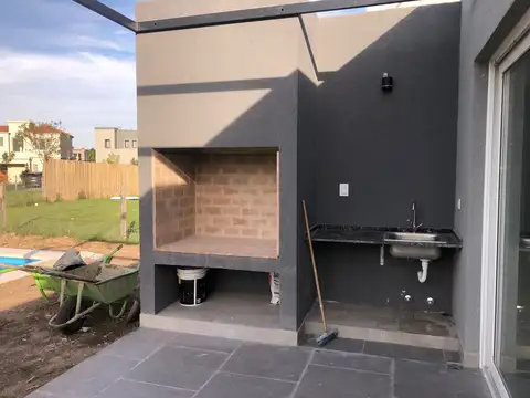 Casa 5 ambientes con 3 baños