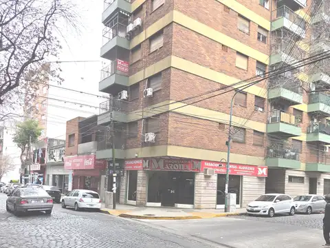 Departamento de 3 ambientes en Olivos en un 3er Piso con excelente ubicación.